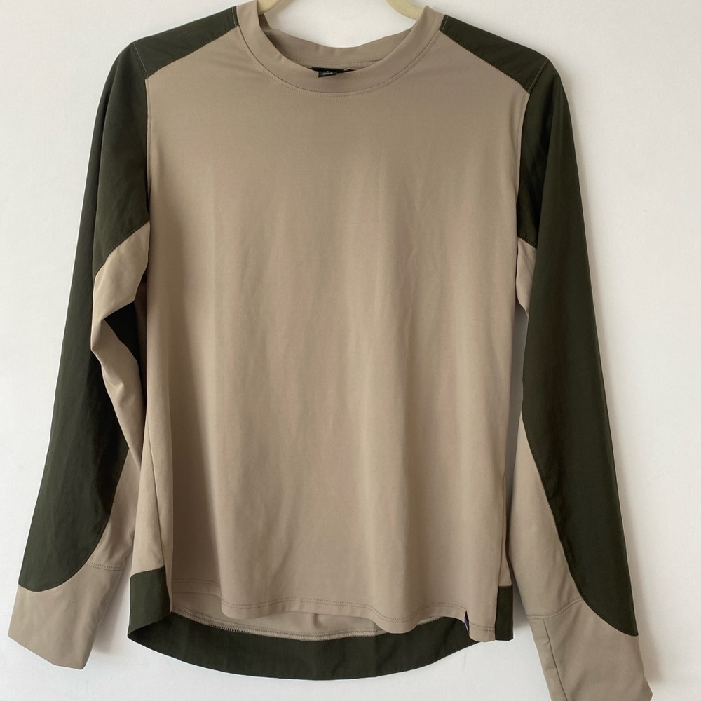 Patagonia women’s top Long Sleeve Crew Neck Shirt in Beige/Olive sz S new